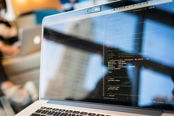 the difference software engineering vs software development